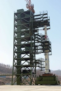 400px-North_Korean_Unha-3_rocket_at_launch_pad