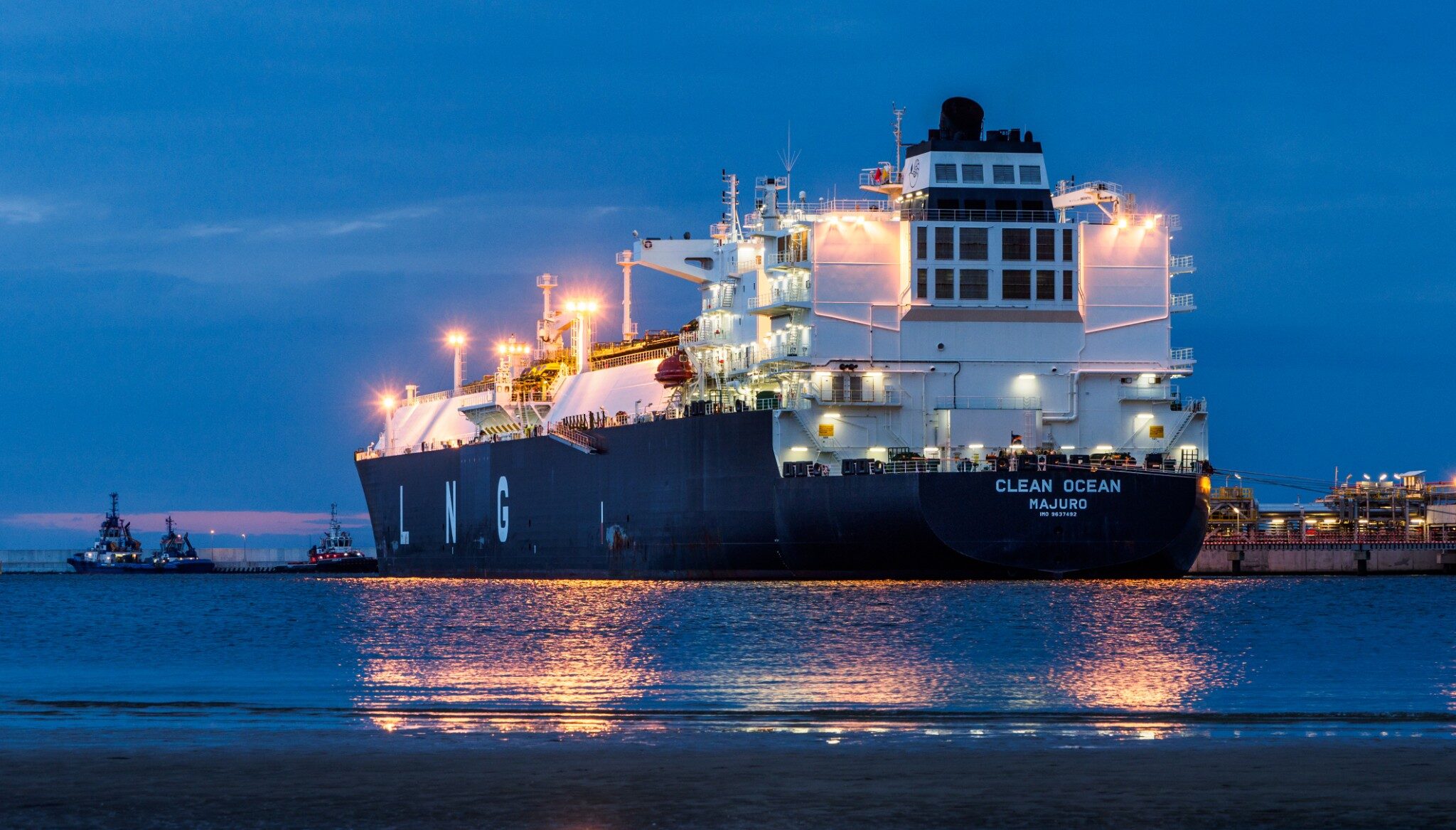LNG Tanker Clean Ocean sailing out of an American port. Image credit Maciej Margas.